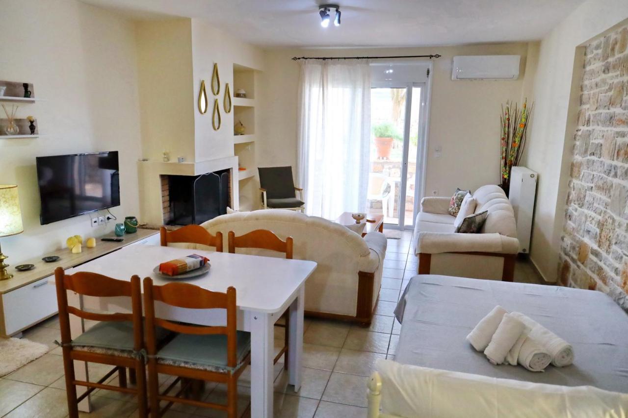 Fou'S Apartment นาฟปาคตอส ภายนอก รูปภาพ