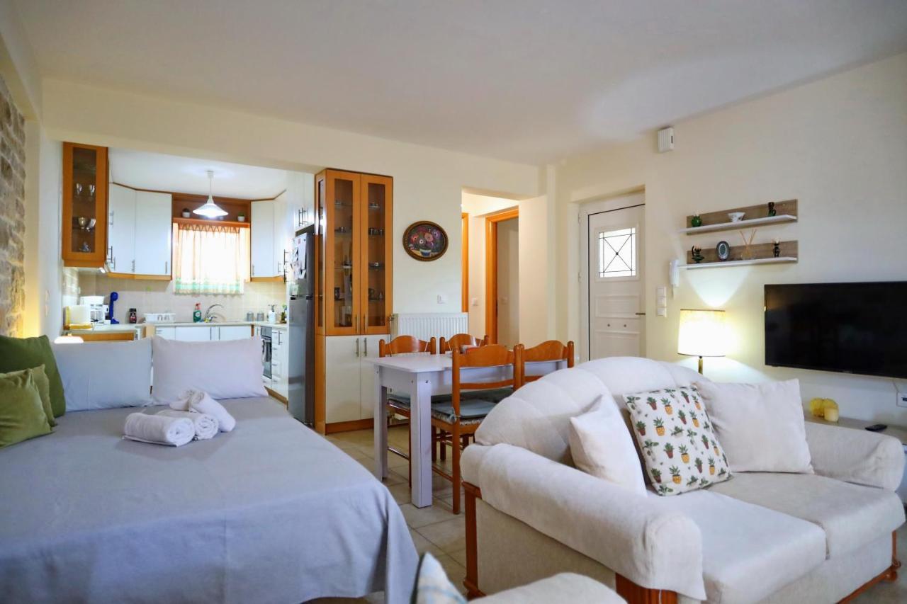 Fou'S Apartment นาฟปาคตอส ภายนอก รูปภาพ